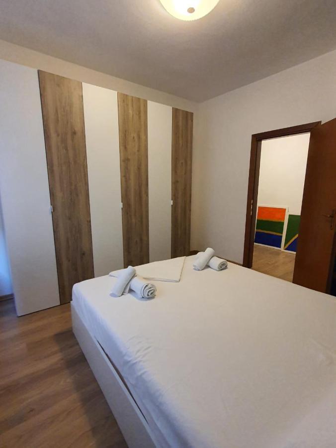 Heris'S Apartment Tirana Zewnętrze zdjęcie